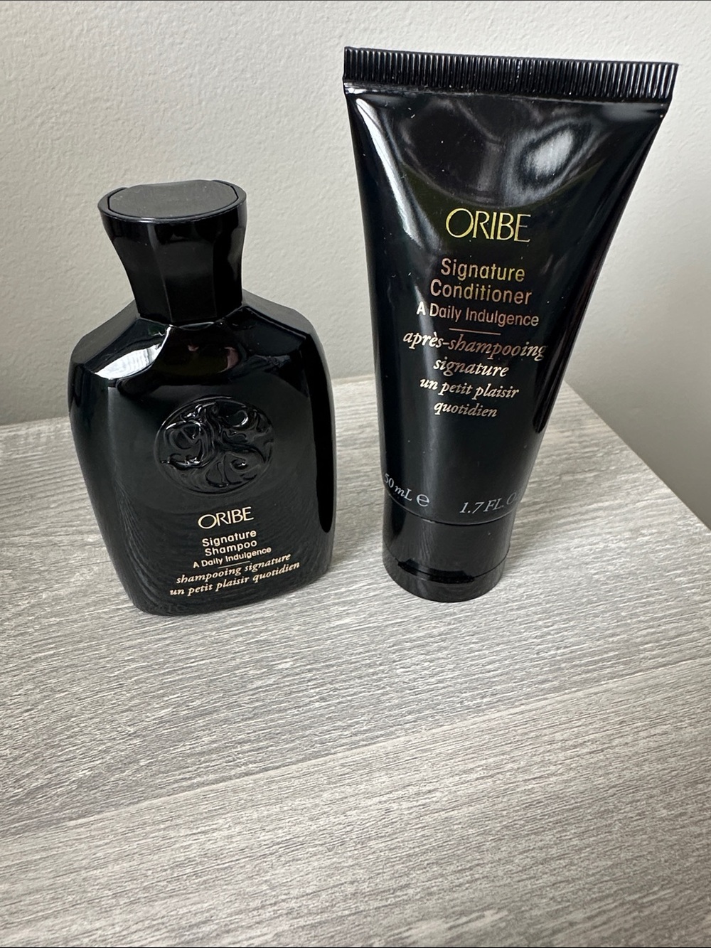 Oribe Signature Hair Care Duo - Black with Gold Text Travel Set